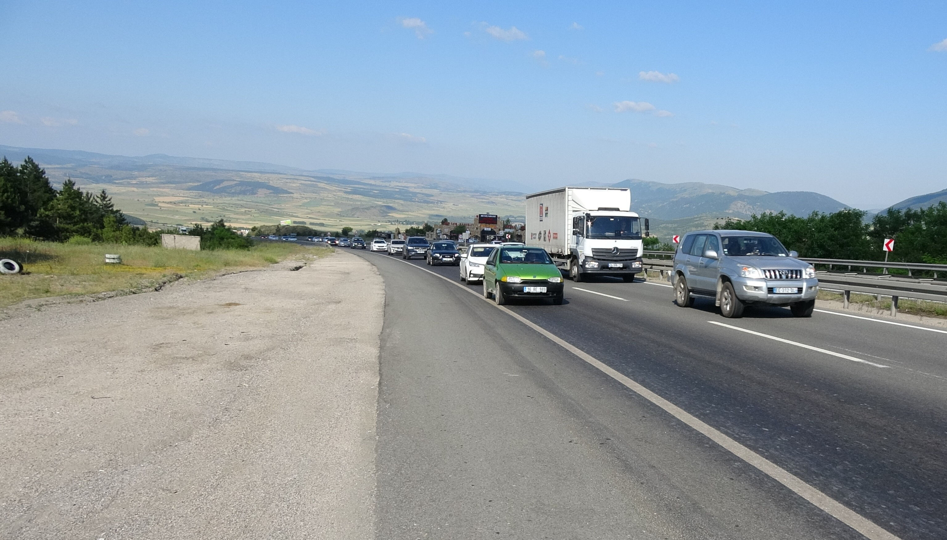 Tatilciler İstanbul'a geri dönüyor! Tekirdağ, Kırıkkale, Kemikli Rampası... Uzun araç trafiği böyle görüntülendi - 3. Resim