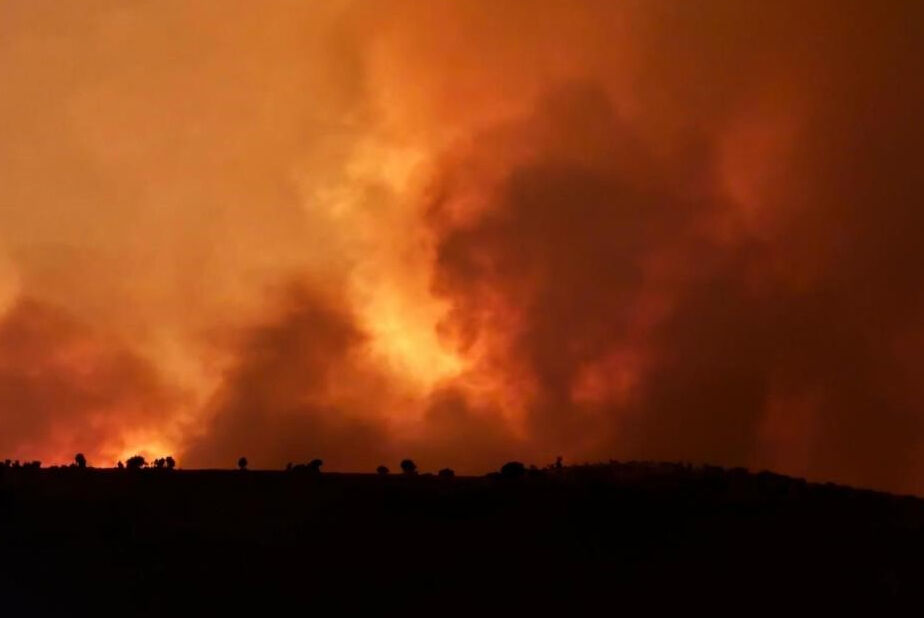 14 kişinin öldüğü yangından sağ kurtulup dehşet anlarını anlattı: 40 metre daha koşabilselerdi... 12 kişinin öldüğü yangından sağ kurtulup dehşet anlarını anlattı: 40 metre daha koşabilselerdi... - 1. Resim