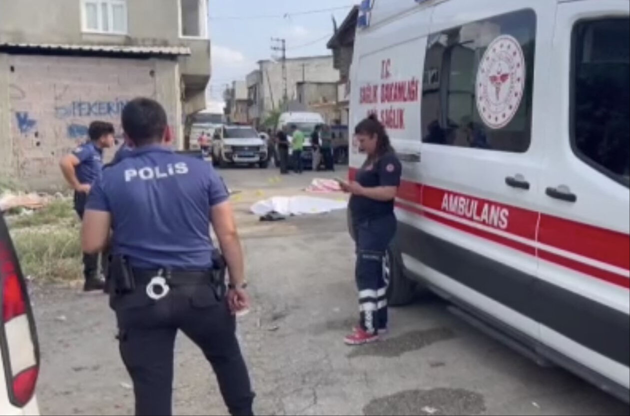 Adana'da eşiyle boşanma aşamasındaki damat eşine ve ailesine kurşun yağdırdı! Bebeği alıp ka&ccedil;tı - 2. Resim