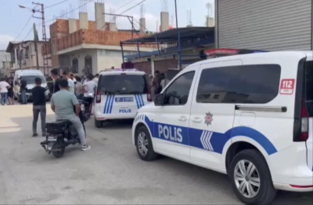 Adana'da eşiyle boşanma aşamasındaki damat eşine ve ailesine kurşun yağdırdı! Bebeği alıp ka&ccedil;tı - 1. Resim