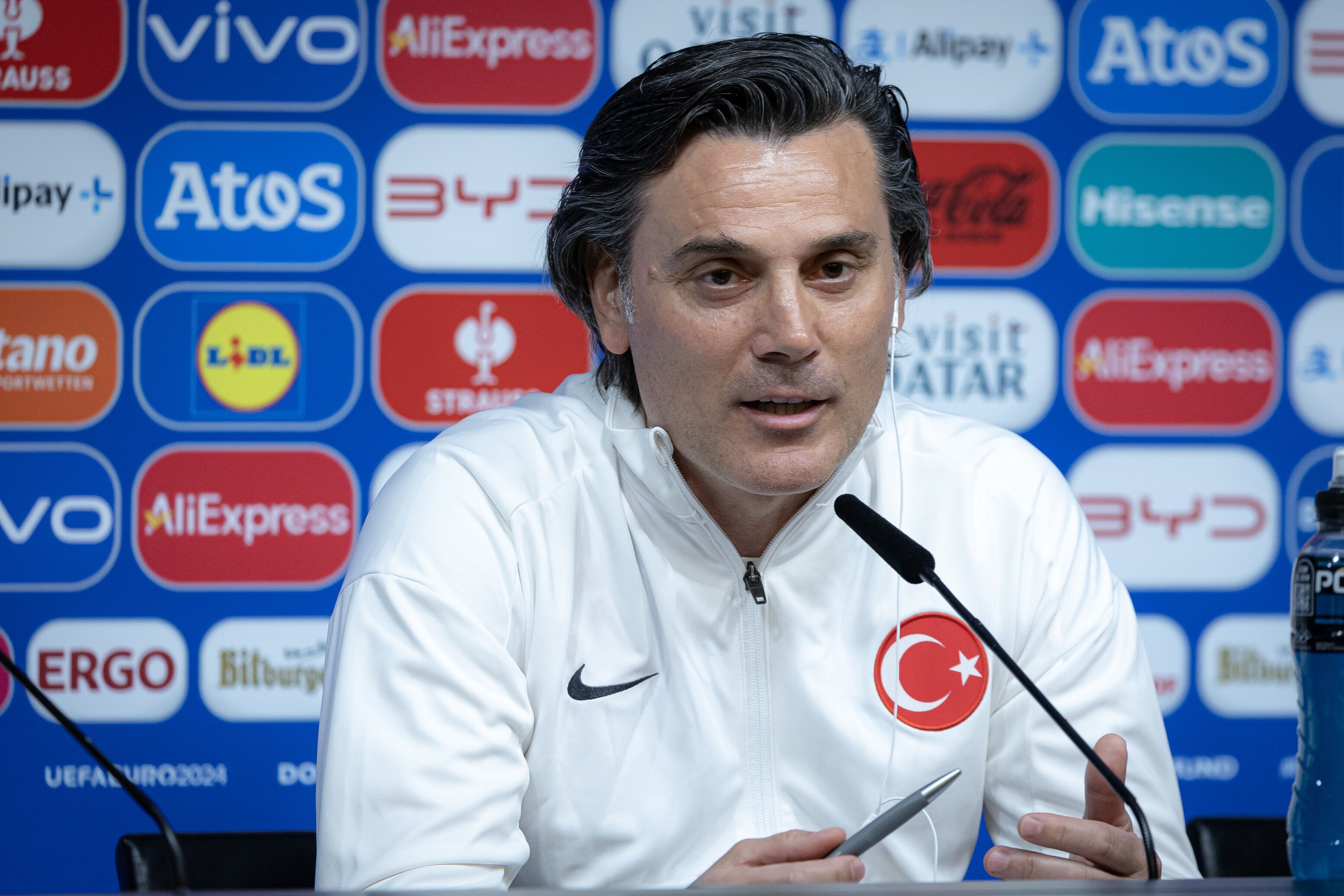Bizim Çocuklar liderlik aşkına sahada! Rakip Portekiz, işte Montella'nın ilk 11'i Bizim Çocuklar liderlik aşkına sahada! Rakip Portekiz, işte Montella'nın ilk 11'i - 1. Resim