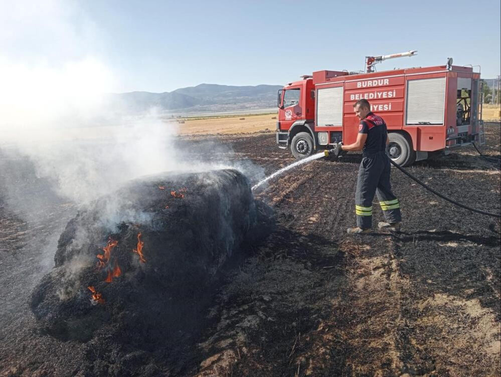Burdur'da çıkan yangın yarım saate 60 dekarlık alanı küle çevirdi - 2. Resim