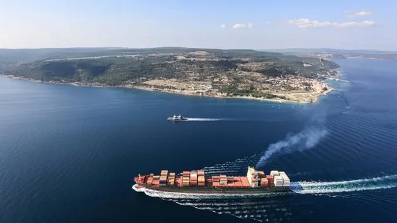 Çanakkale Boğazı&#039;nda gemi arızası! Çift yönlü trafik yeniden açıldı