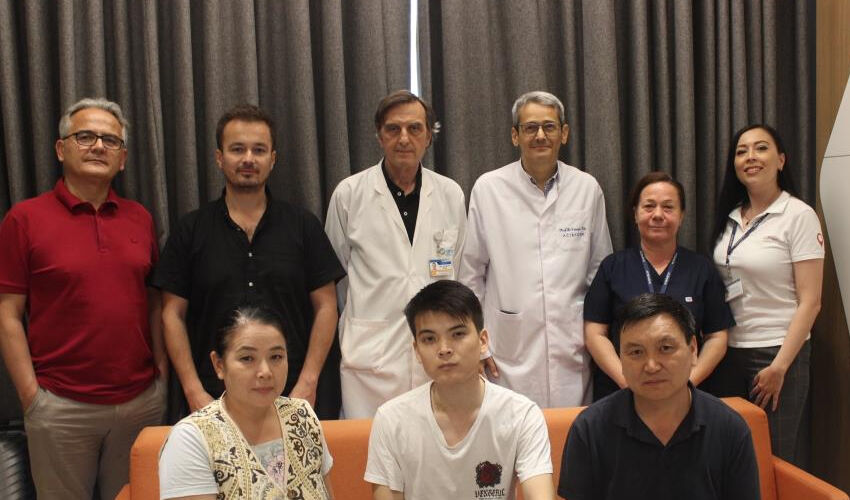 İdrarda kanamayla gitti, hastalığını öğrenince şoke oldu! Annesi sayesinde yeniden hayata tutundu - 1. Resim