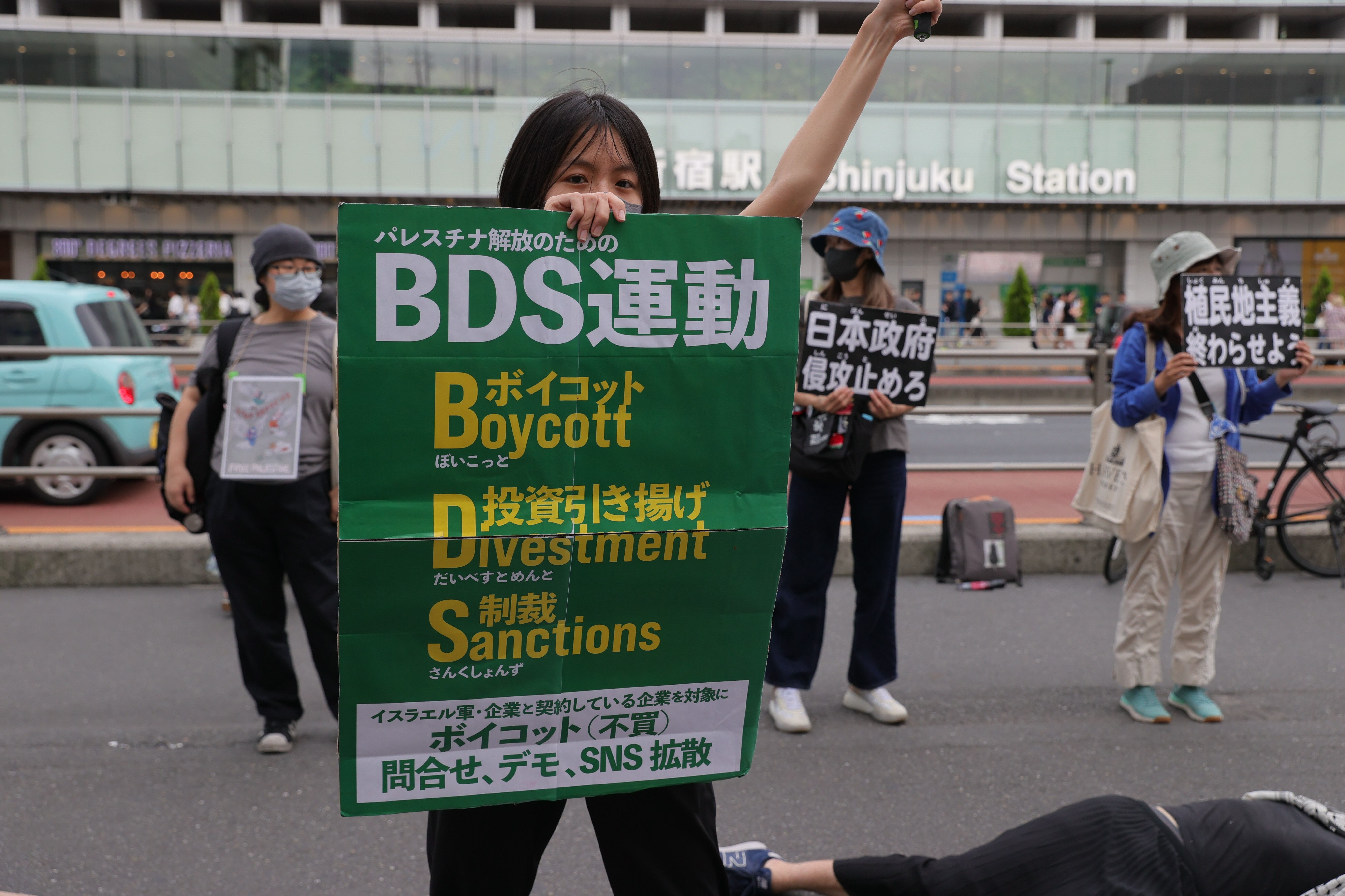 Japonlardan İsrail protestosu! Gazze'de yaşananlar Tokyo'nun merkezinde böyle canlandırıldı Japonlardan İsrail protestosu! Gazze'de yaşananlar Tokyo'nun merkezinde böyle canlandırıldı - 6. Resim