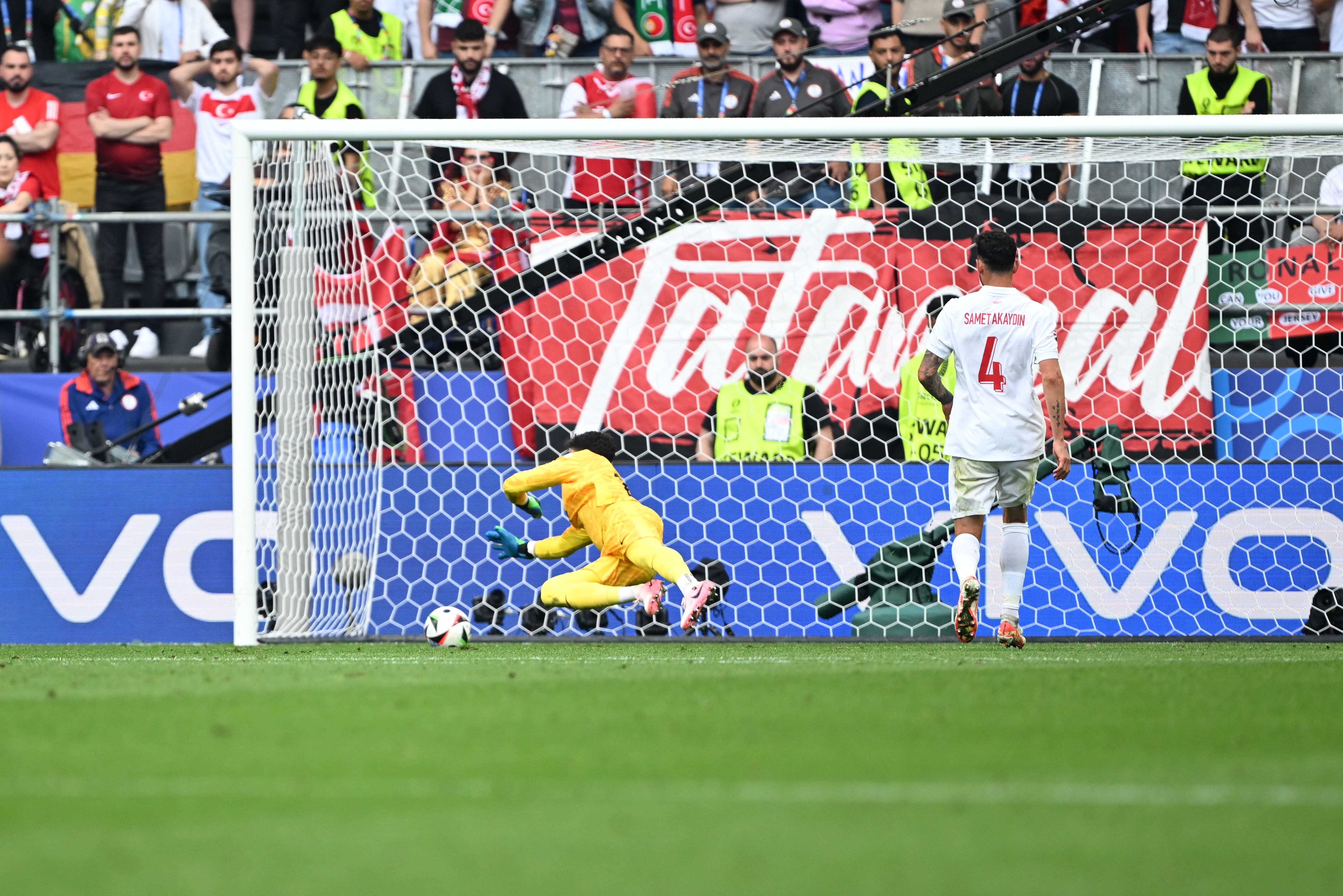 Mehmet Özdilek'ten Montella'ya sert eleştiri: Takım ümit vermiyor bu oyuncularda travmaya neden olur - 3. Resim