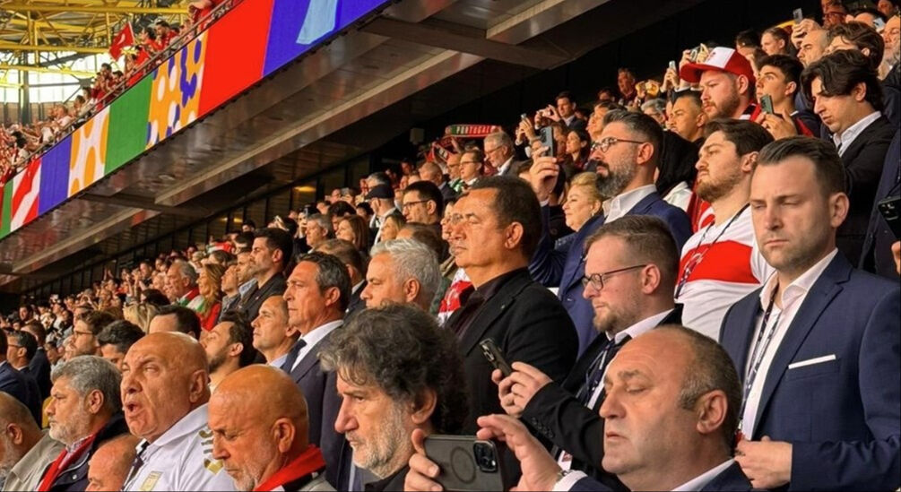 Mourinho, Ali Koç ve Acun Ilıcalı Türkiye-Portekiz maçını izledi Mourinho, Ali Koç ve Acun Ilıcalı Türkiye-Portekiz maçını izledi - 1. Resim