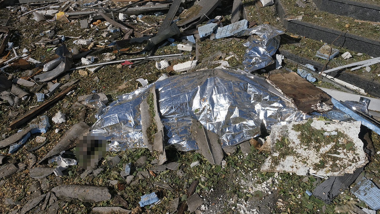 Rusya, Ukrayna'nın Harkiv kentini güdümlü bombayla vurdu! Ölü ve yaralılar var Rusya, Ukrayna'nın Harkiv kentini güdümlü bombayla vurdu! Ölü ve yaralılar var - 2. Resim