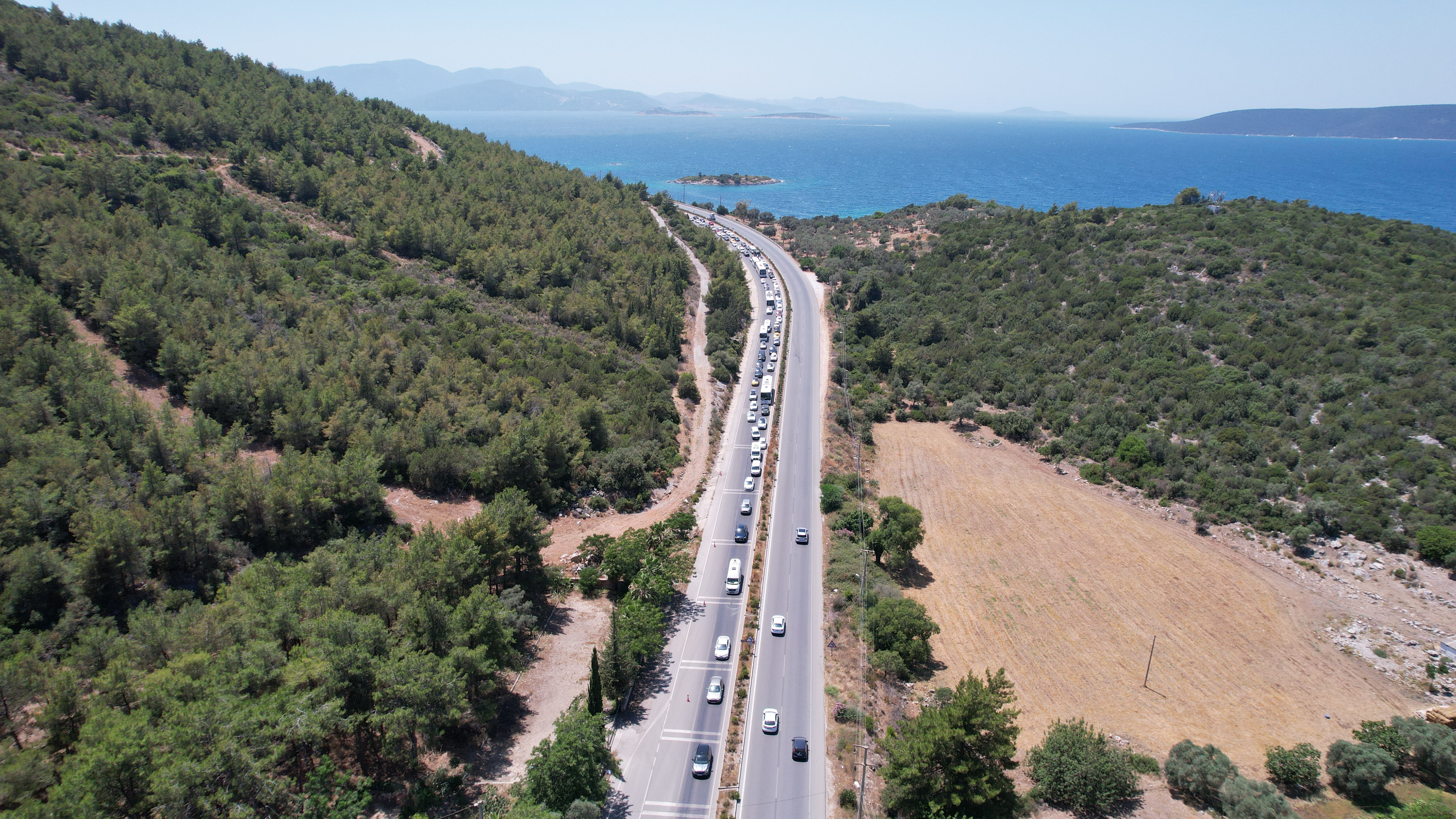 Tatilcilerin dönüşü İstanbul, Ankara ve İzmir girişlerinde trafiğe neden oldu Tatilcilerin dönüşü İstanbul, Ankara ve İzmir girişlerinde trafiğe neden oldu - 5. Resim
