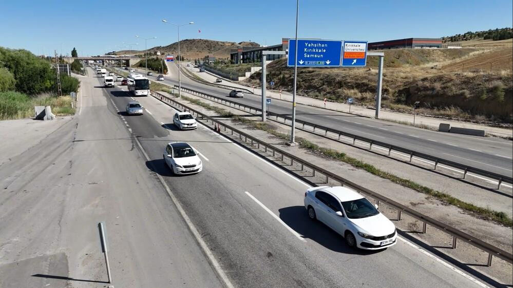 Tatilcilerin dönüşü İstanbul, Ankara ve İzmir girişlerinde trafiğe neden oldu Tatilcilerin dönüşü İstanbul, Ankara ve İzmir girişlerinde trafiğe neden oldu - 3. Resim