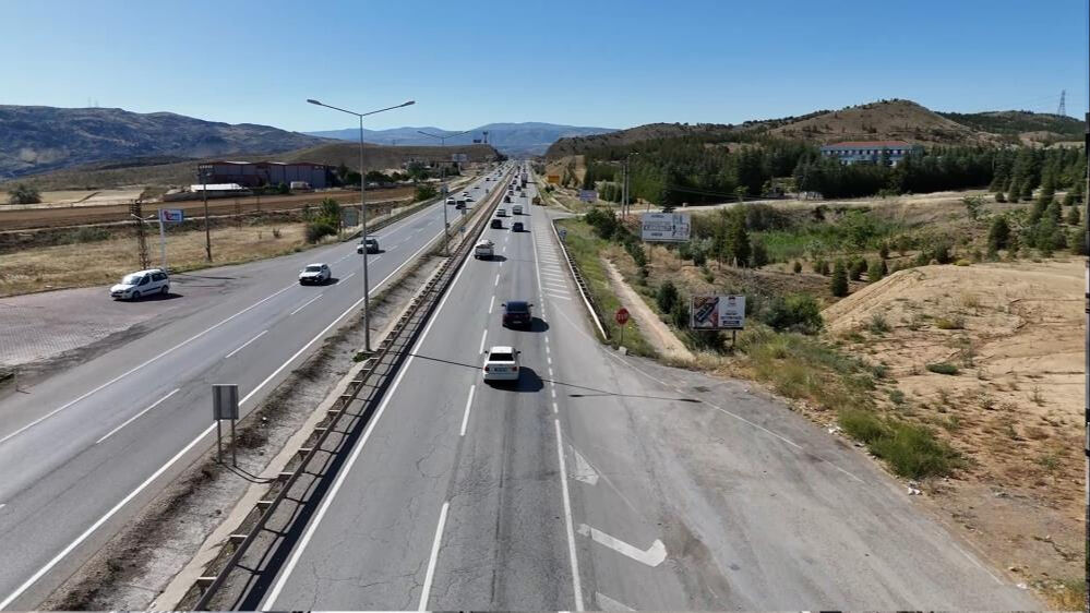 Tatilcilerin dönüşü İstanbul, Ankara ve İzmir girişlerinde trafiğe neden oldu Tatilcilerin dönüşü İstanbul, Ankara ve İzmir girişlerinde trafiğe neden oldu - 2. Resim