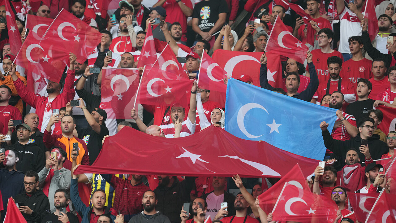 Almanya'daki Türklerin tutkusu Amerikan basınında!  Almanya'daki Türklerin tutkusu Amerikan basınında!