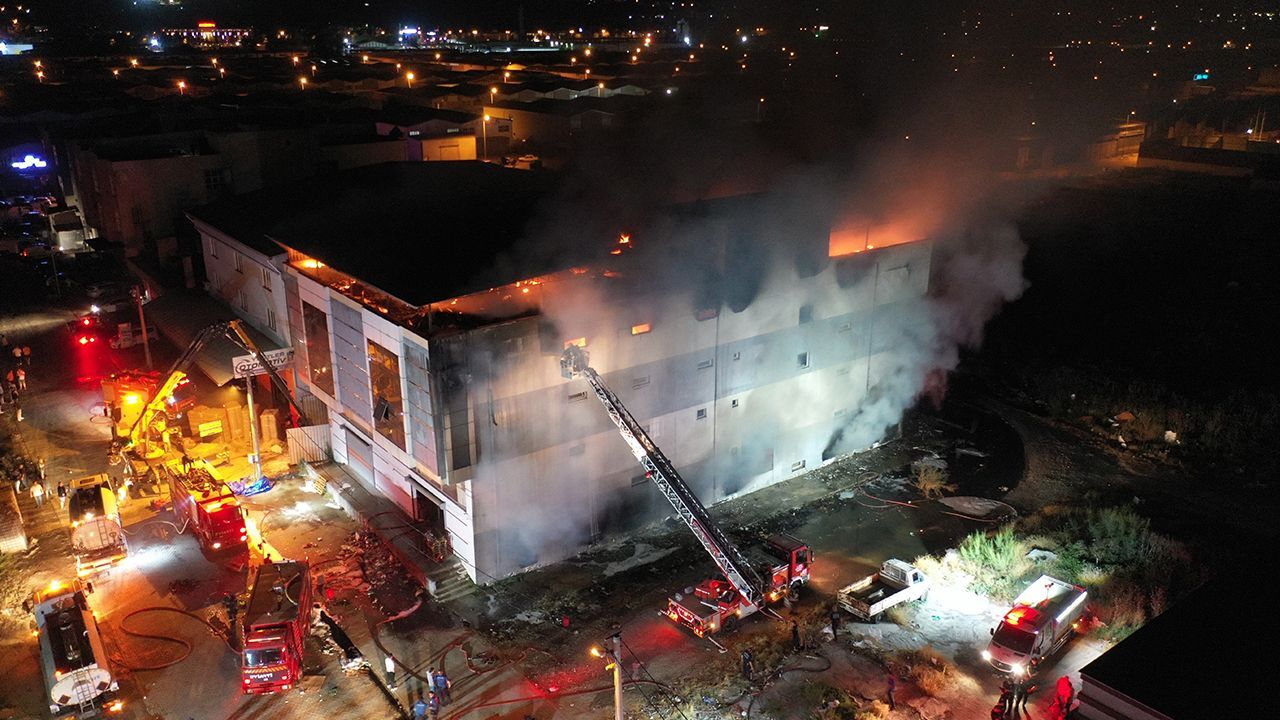 Aydın&#039;da bir işletmenin deposunda yangın çıktı!