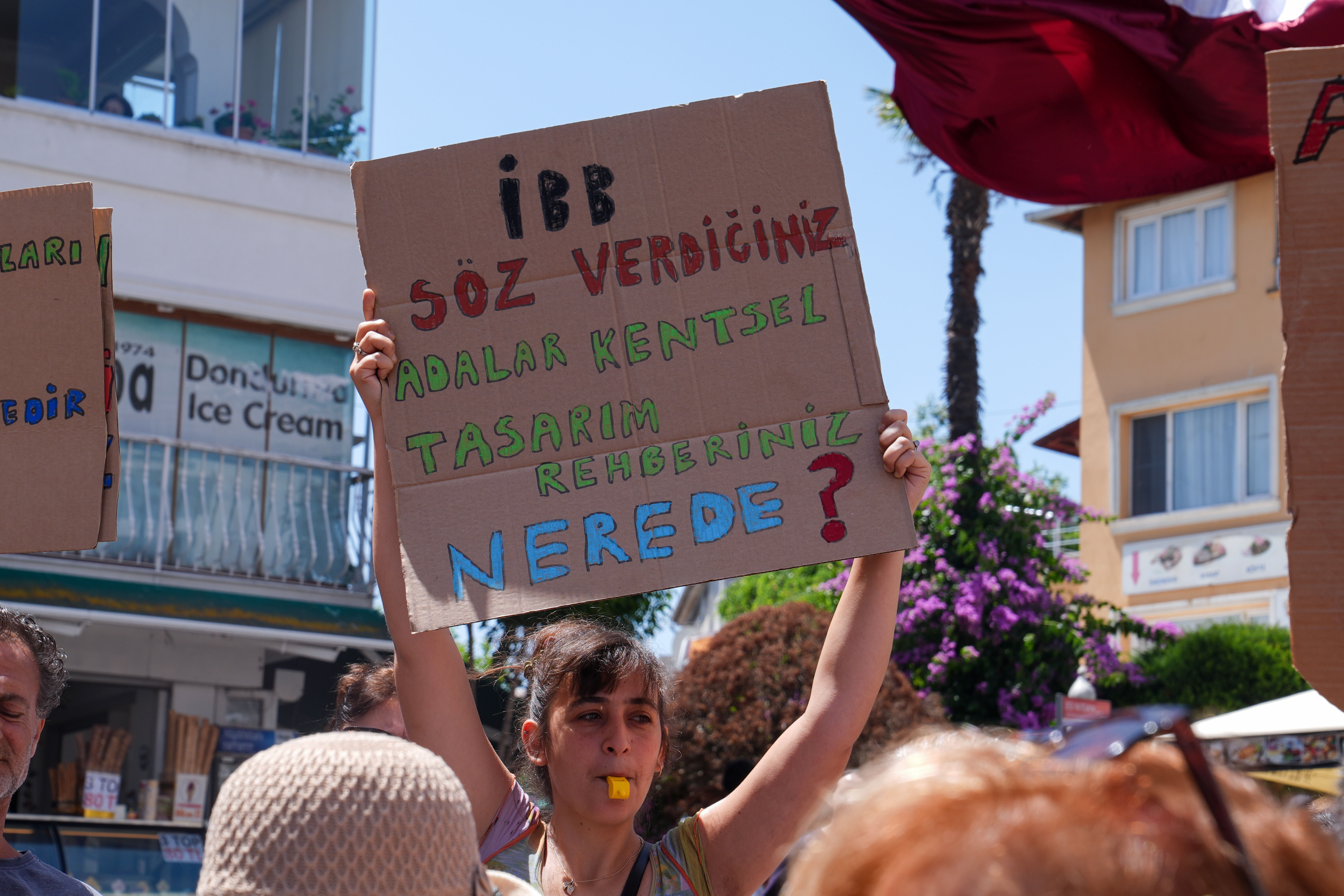 İBB'nin Adalar'a getirdiği 10 minibüse tepkiler çığ gibi büyüyor - 2. Resim