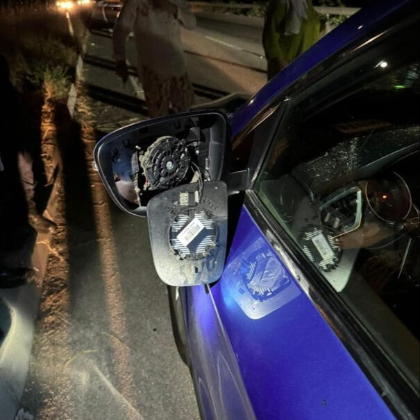 Samsun'da trafikte tartıştığı kişiler tarafından hem darbedildi hem de aracı parçalandı Samsun'da trafikte tartıştığı kişiler tarafından hem darbedildi hem de aracı parçalandı - 4. Resim