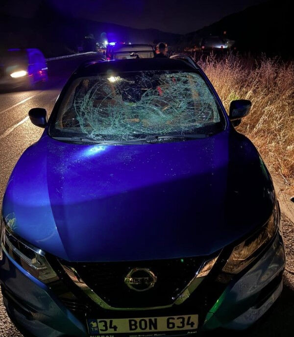 Samsun'da trafikte tartıştığı kişiler tarafından hem darbedildi hem de aracı parçalandı Samsun'da trafikte tartıştığı kişiler tarafından hem darbedildi hem de aracı parçalandı - 2. Resim