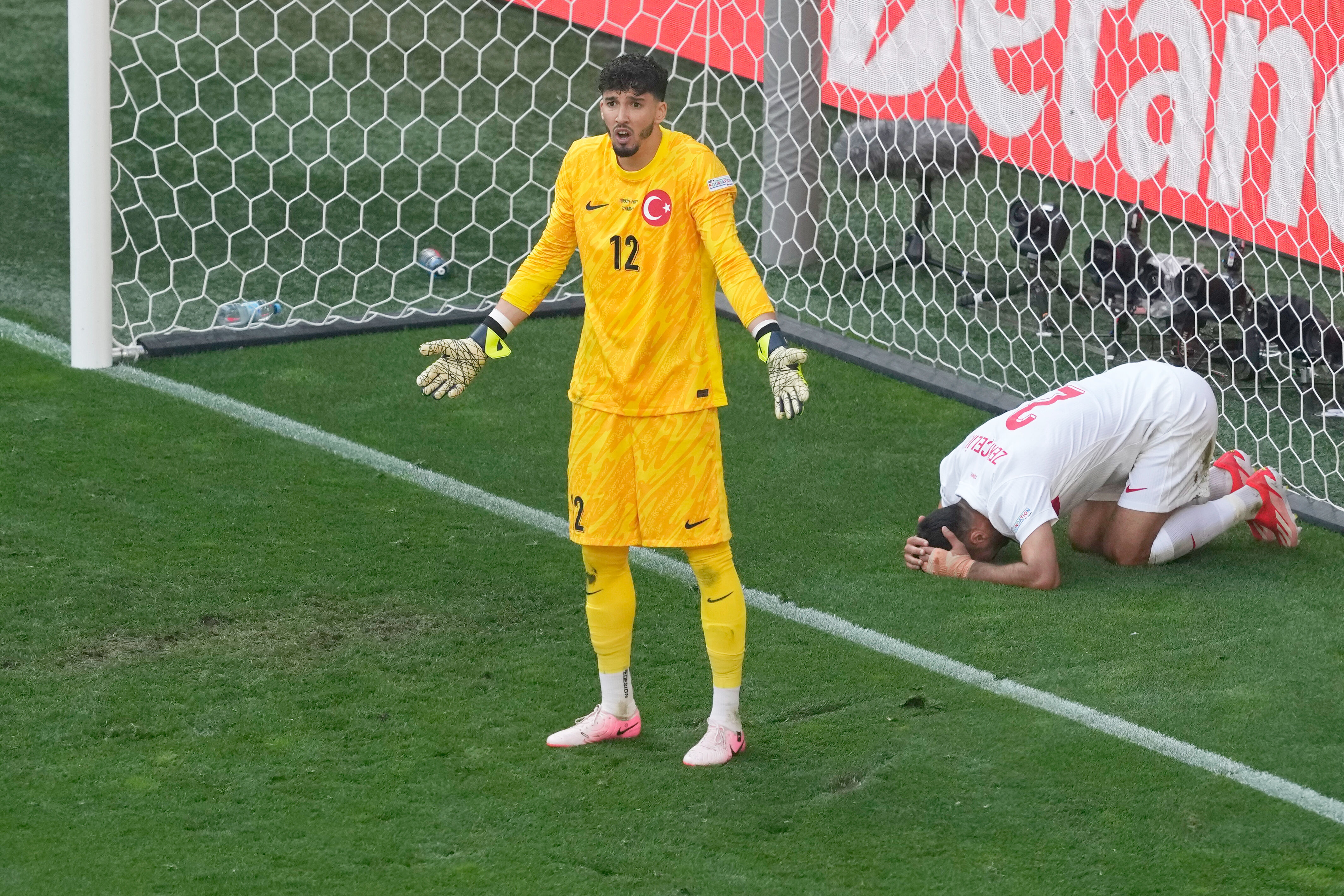 Şaşırdık, dağıldık... EURO 2024'e neşeli girdik, Portekiz'den fark yedik Şaşırdık, dağıldık... EURO 2024'e neşeli girdik, Portekiz'den fark yedik - 1. Resim