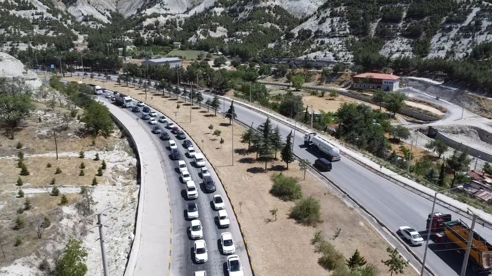Tatilciler dönüş yolunda! İşte trafiğin yoğun ve akıcı olduğu bölgeler... Tatilciler geri dönüş yolunda! İşte trafiğin yoğun ve akıcı olduğu bölgeler... - 7. Resim