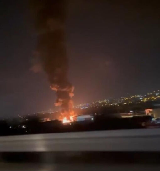 Bursa'daki Hurdacılar Sitesi'nde çıkan yangında geceyi alevler aydınlattı Bursa'daki Hurdacılar Sitesi'nde çıkan yangında geceyi alevler aydınlattı - 3. Resim