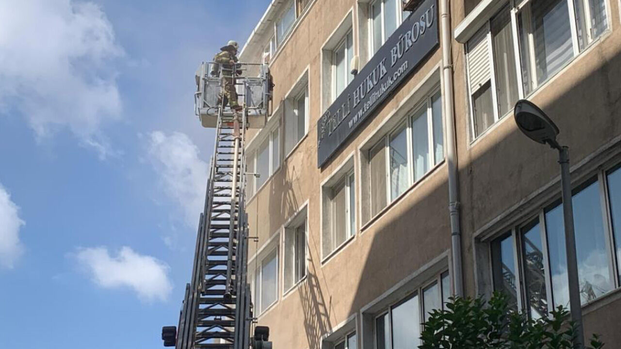 İstanbul Şişli'de 5 katlı binada yangın! İstanbul Şişli'de 5 katlı binada yangın! - 1. Resim