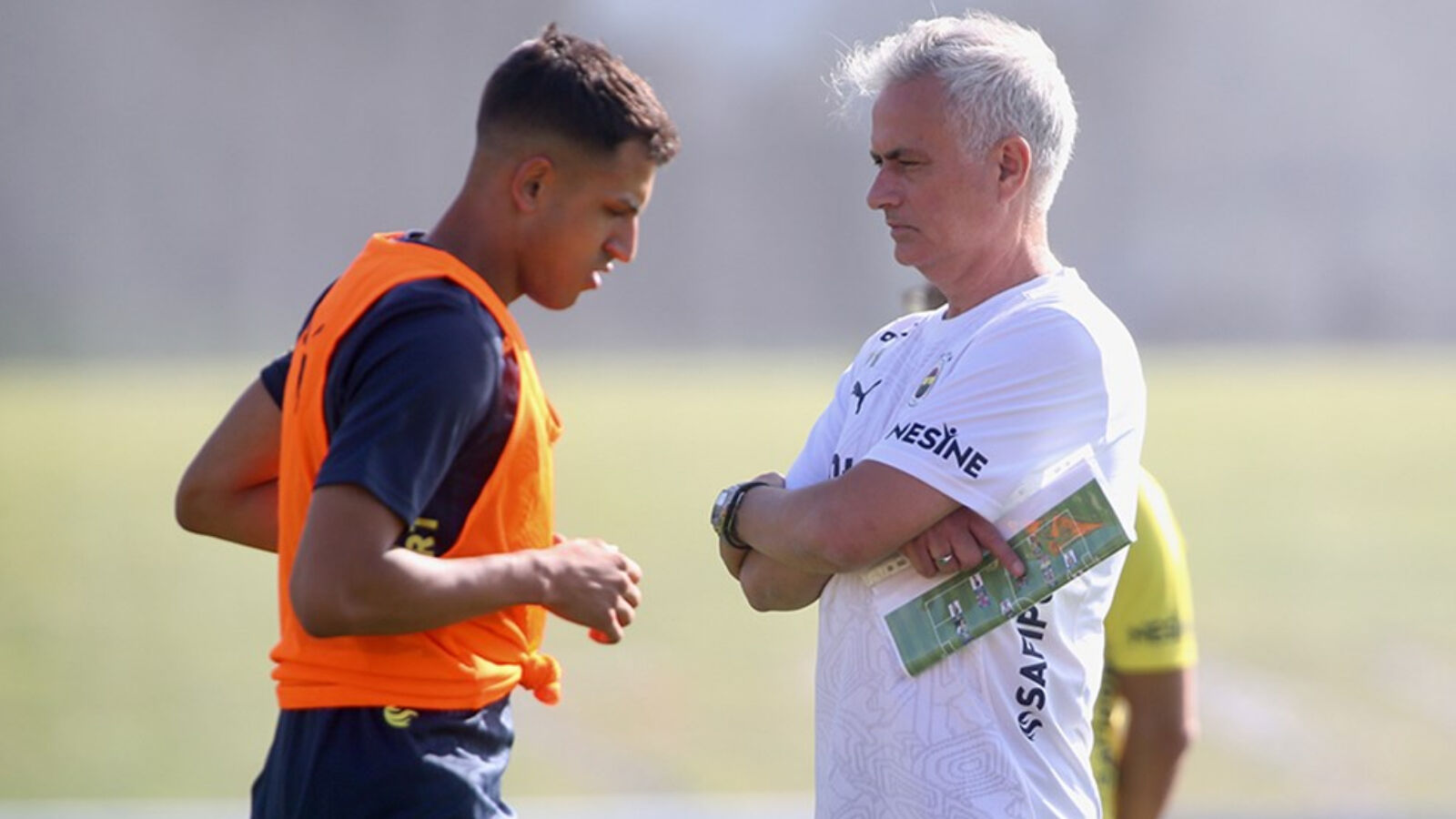 Jose Mourinho sahaya indi! Fenerbahçe'de yeni sezon hazırlıkları başladı Jose Mourinho sahaya indi! Fenerbahçe'de yeni sezon hazırlıkları başladı - 2. Resim