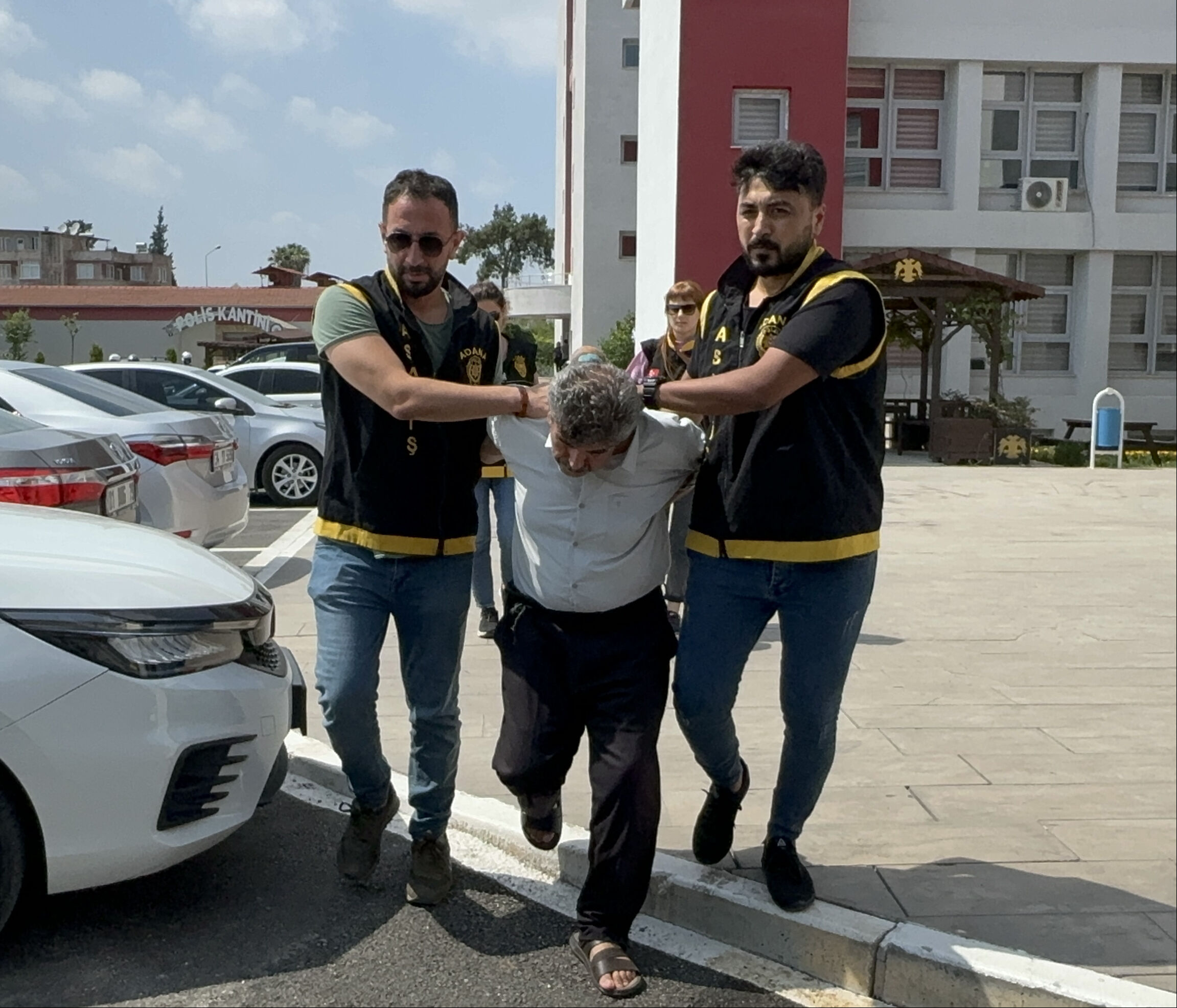 Katliam yapan damat babasıyla Hatay'da yakalandı Katliam yapan damat babasıyla Hatay'da yakalandı - 3. Resim