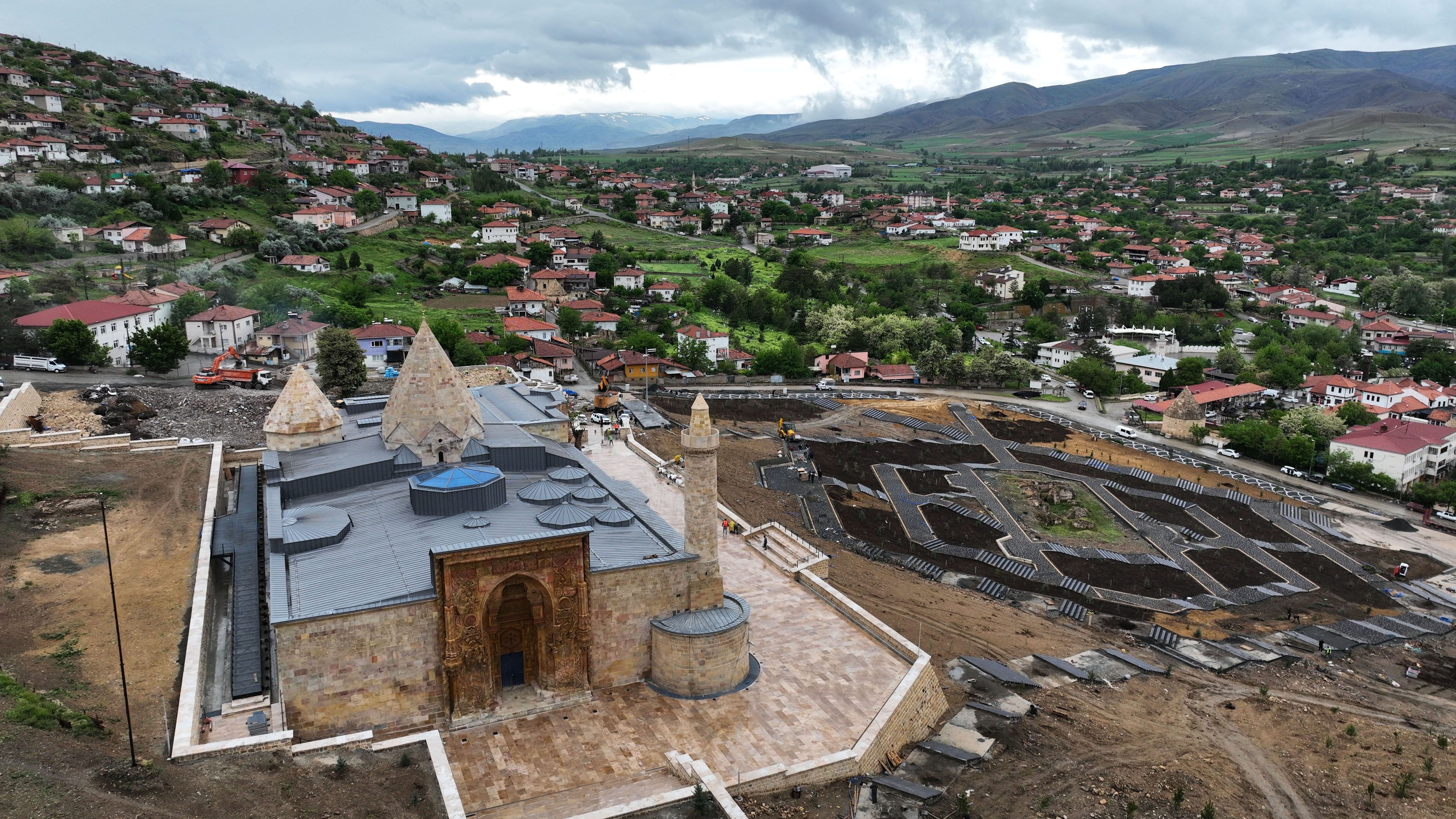 Mısır piramitlerindeki gizem Sivas'ta da ortaya çıktı! Divriği Ulu Camii'nde dikkat çeken astronomi detayları Mısır piramitlerindeki gizem Sivas'ta da ortaya çıktı! Anadolu'nun El-Hamrası'nda astronomi detayları - 3. Resim