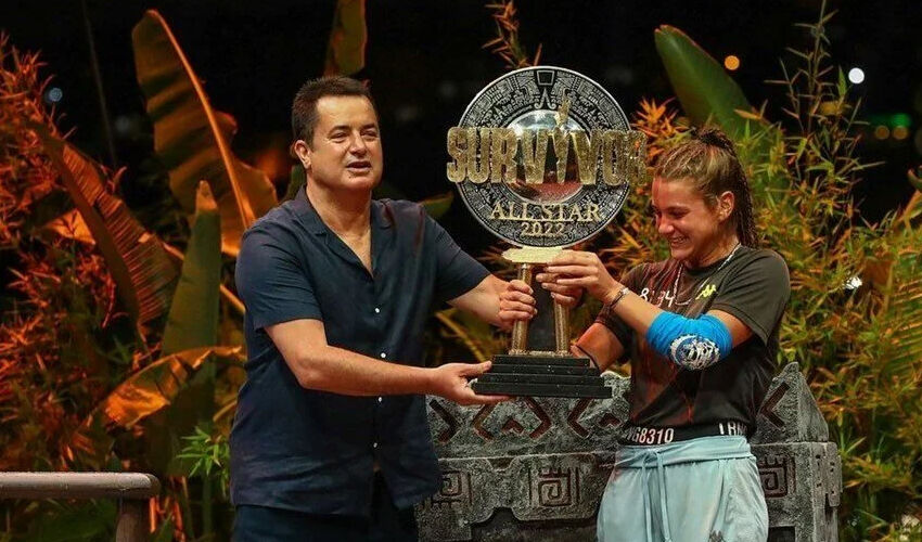 Survivor eski şampiyonu Nisa Bölükbaşı fenomen Yiğit İnandı ile nişanlandı - 1. Resim