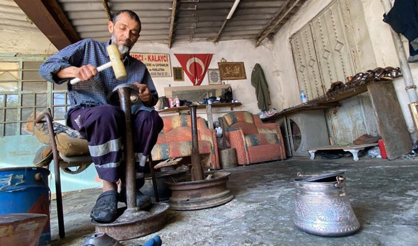 70 derece sıcaklıkta zorlu mesai! 40 derecelik hava onlara serin geliyor - 1. Resim