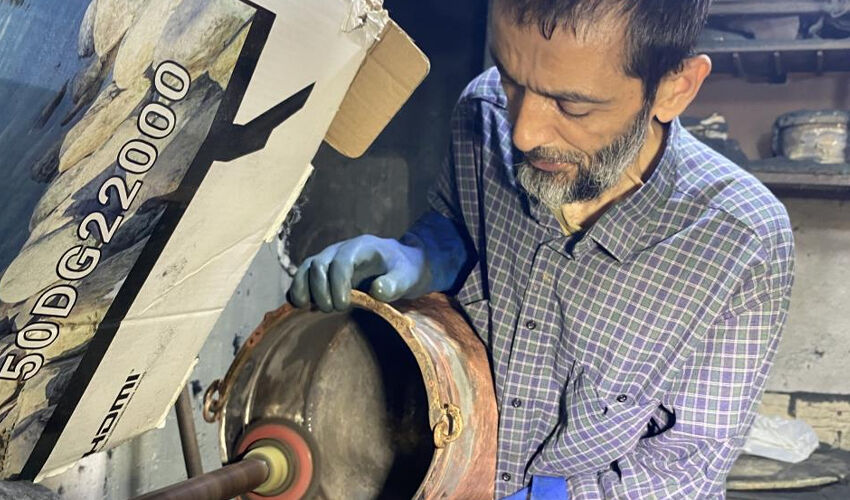 70 derece sıcaklıkta zorlu mesai! 40 derecelik hava onlara serin geliyor - 3. Resim