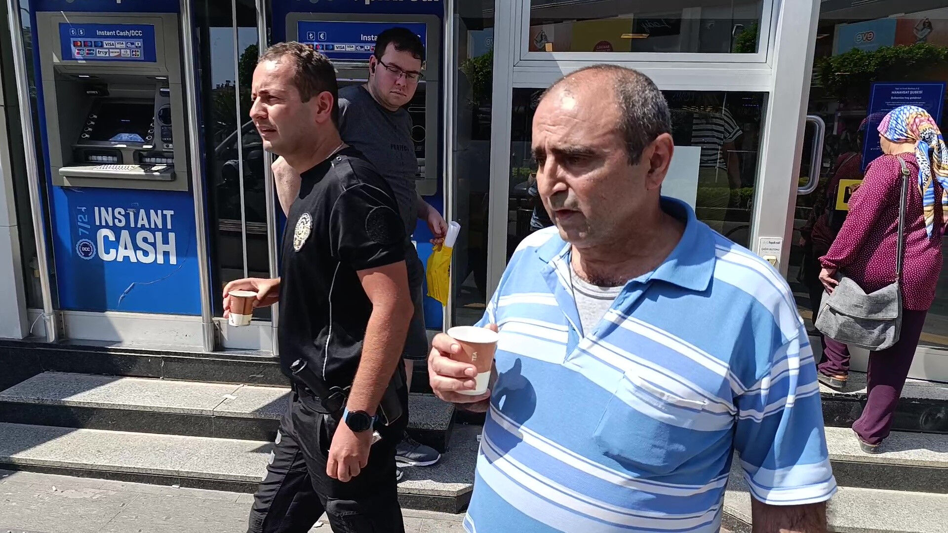 Babasının telefonu meşgul diye ihbar etti, gerçek ortaya çıktı! Yüzsüz dolandırıcıların cevabı şoke etti Babasının telefonu meşgul diye ihbar etti, gerçek ortaya çıktı! Yüzsüz dolandırıcıların cevabı şoke etti - 2. Resim