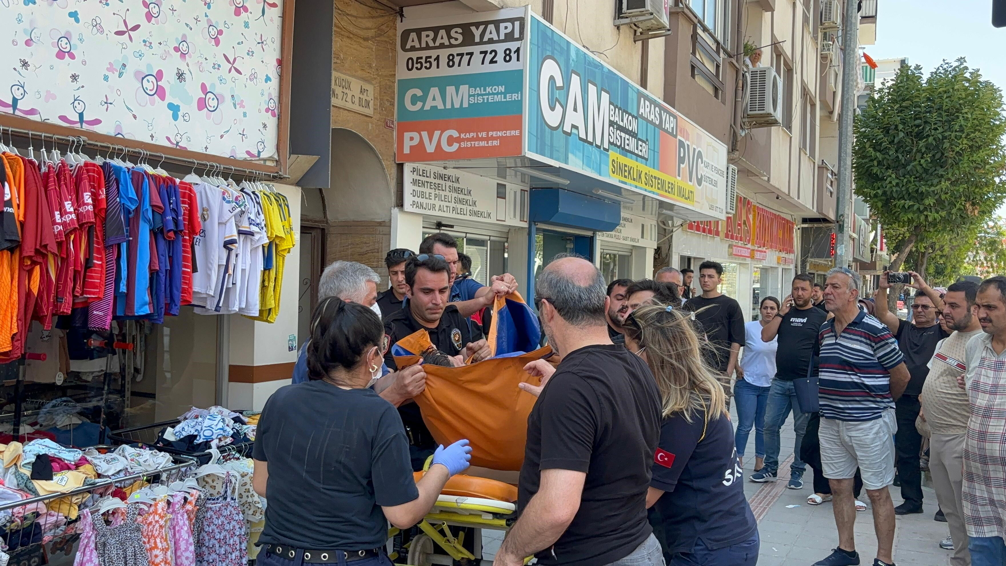 Evde dehşet saçtı! Abisini bıçaklayıp balkonda harakiri yaptı - 3. Resim