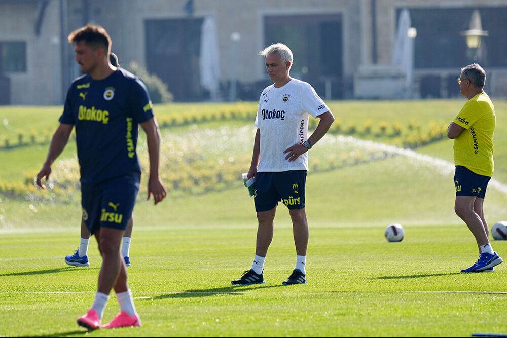 Fenerbahçe’den Ferdi Kadıoğlu’nu isteyen Dortmund’a net mesaj: 30’u getirin alın! Fenerbahçe’den Ferdi Kadıoğlu’nu isteyen Dortmund’a net mesaj: 30’u getirin alın! - 2. Resim