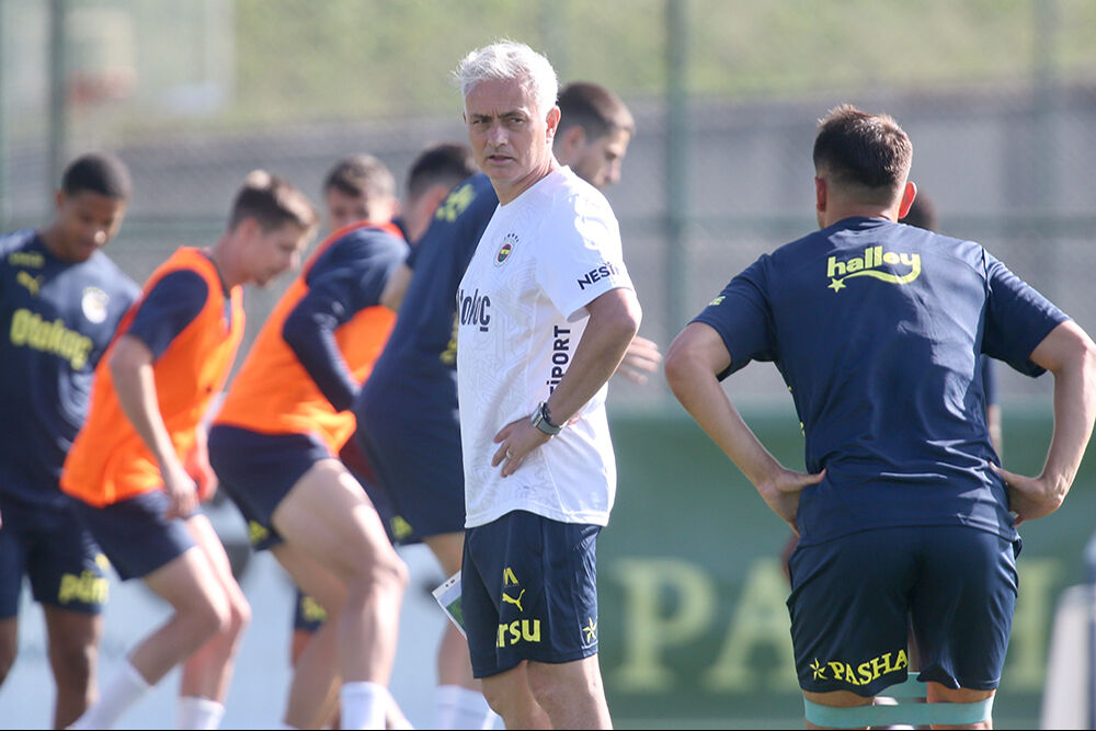 Fenerbahçe’den Ferdi Kadıoğlu’nu isteyen Dortmund’a net mesaj: 30’u getirin alın! Fenerbahçe’den Ferdi Kadıoğlu’nu isteyen Dortmund’a net mesaj: 30’u getirin alın! - 1. Resim