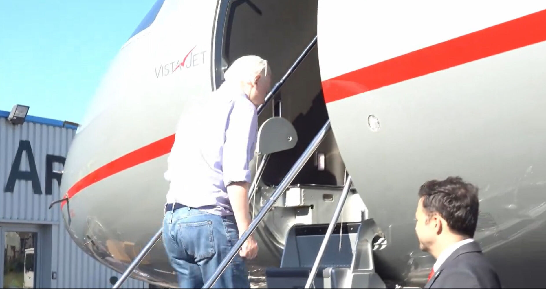 WikiLeaks kurucusu 52 yaşındaki Julian Assange, serbest bırakıldı WikiLeaks kurucusu 52 yaşındaki Julian Assange
, serbest bırakıldı - 2. Resim