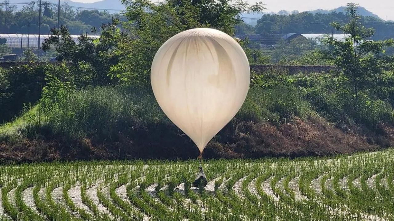 Bir ayda 6. kez! Kuzey Kore-Güney Kore sınır hattında çöp balonu savaşları - Dünya