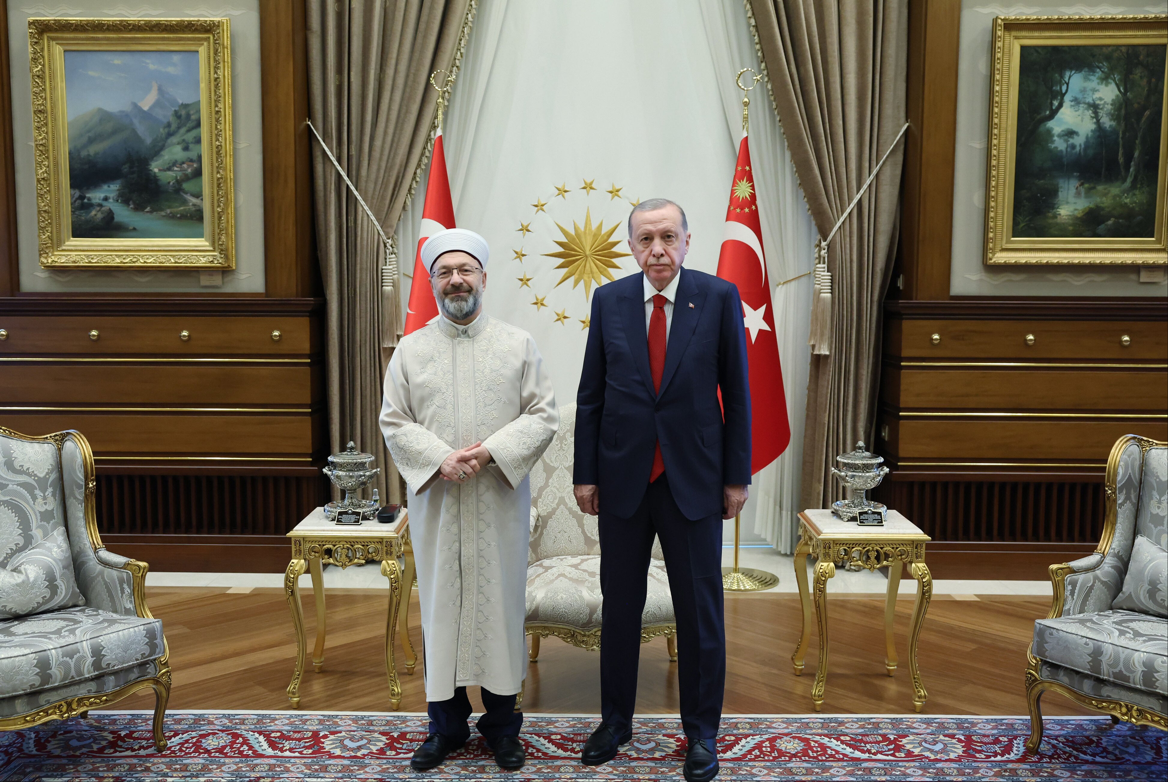 Cumhurbaşkanı Erdoğan Diyanet İşleri Başkanı Ali Erbaş'ı kabul etti Cumhurbaşkanı Erdoğan Diyanet İşleri Başkanı Ali Erbaş'ı kabul etti - 1. Resim