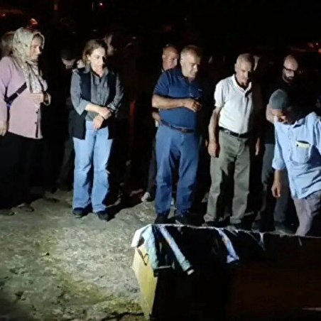 DEM Parti Milletvekili Saliha Aydeniz PKK'lı terörist Sultan Dağ'ın cenaze törenine katıldı DEM Parti Milletvekili Saliha Aydeniz PKK'lı terörist Sultan Dağ'ın cenaze törenine katıldı - 5. Resim