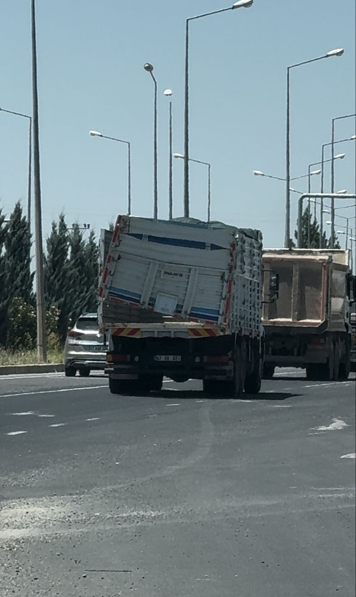 Diyarbakır-Elazığ karayolunda tehlikeli yolculuk - 1. Resim