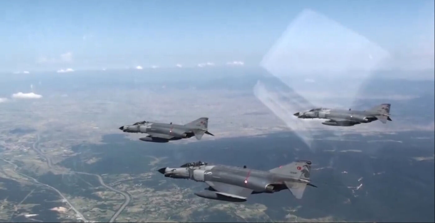 Genelkurmay Başkanı Orgeneral Metin Gürak savaş jeti F-4 ile uçtu - 2. Resim