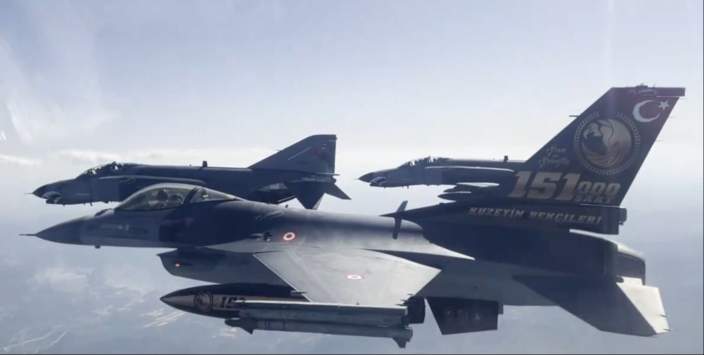 Genelkurmay Başkanı Orgeneral Metin Gürak savaş jeti F-4 ile uçtu - 3. Resim