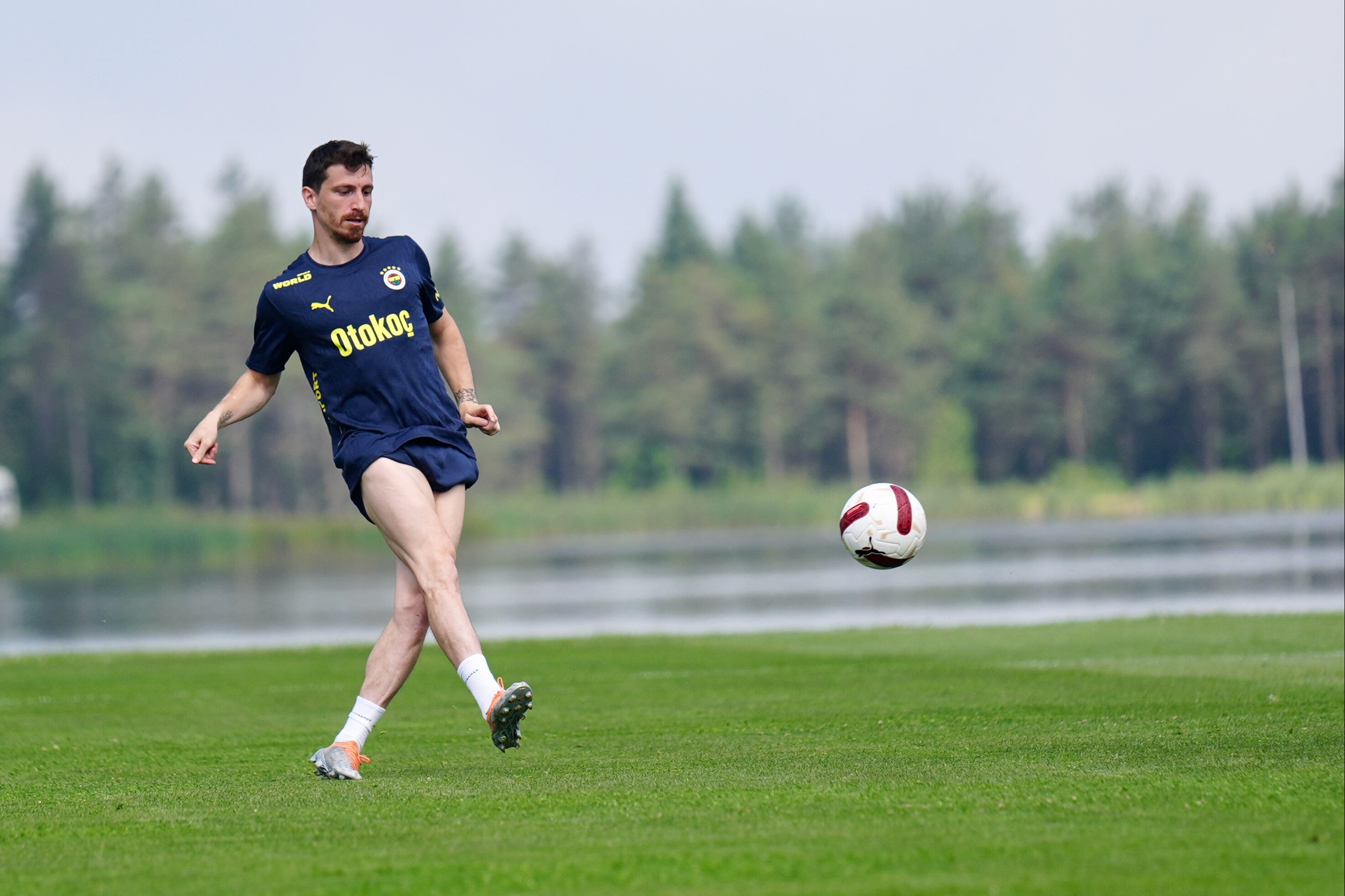 Jose Mourinho Fenerbahçe'de komutan oyuncusunu Mert Hakan Yandaş olarak seçti Jose Mourinho Fenerbahçe'de komutan oyuncusunu Mert Hakan Yandaş olarak seçti - 4. Resim