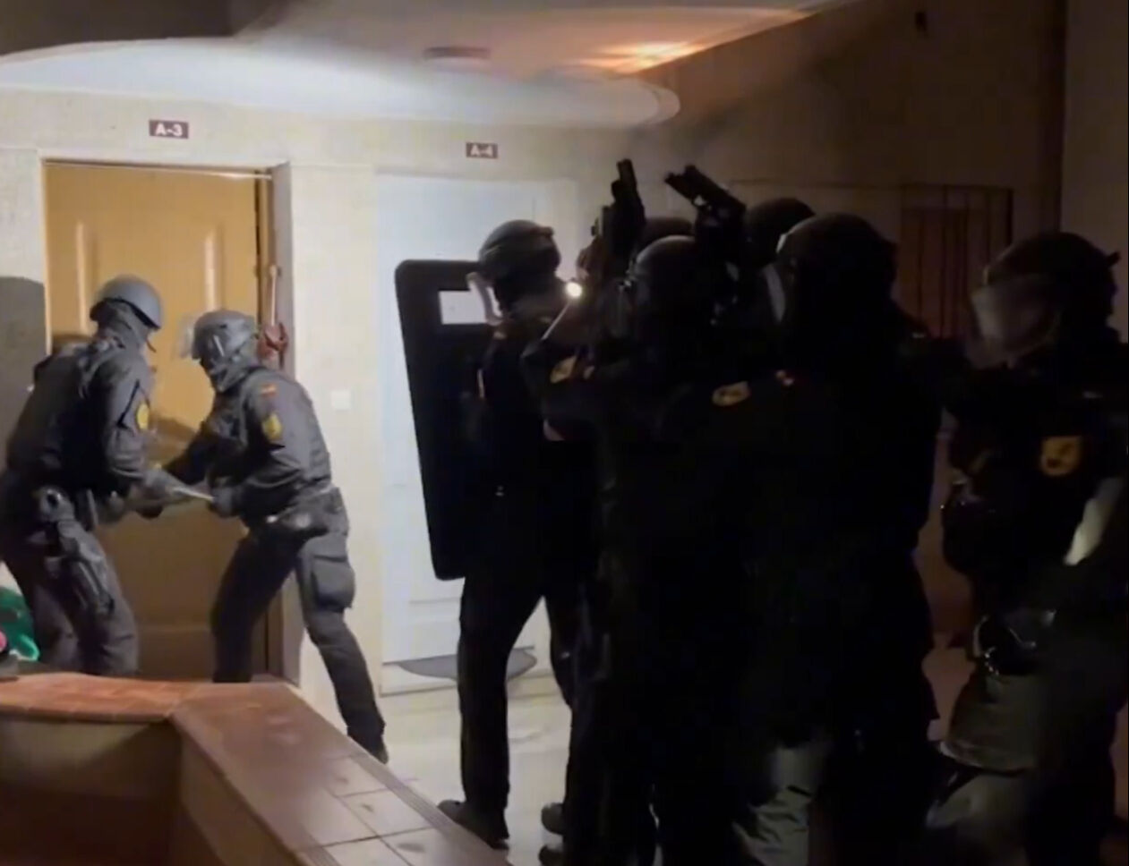 Narkotik'ten İspanya'da operasyon: Uluslararası uyuşturucu karteli çökertildi, kırmızı bültenle aranan örgüt lideri yakalandı - 1. Resim