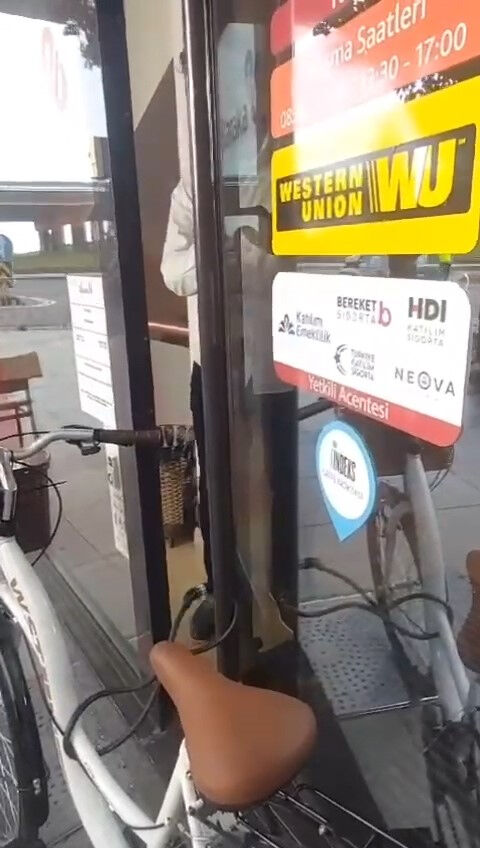 Rize'de fıkra gibi olay! Bankadakileri yanlışlıkla rehin aldı: Yaptığı şeyi duyan hem şaşırdı hem güldü - 1. Resim