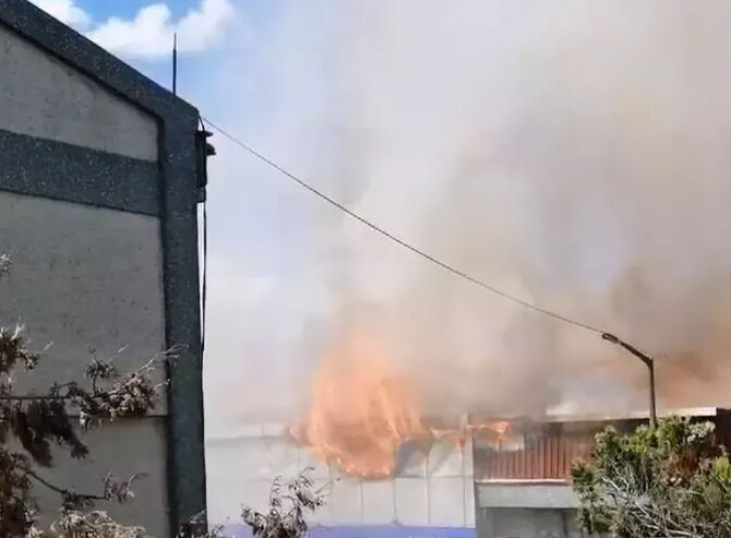 Sultangazi Sanko Sanayi Sitesi'ndeki iş yerinde korkutan yangın - 1. Resim