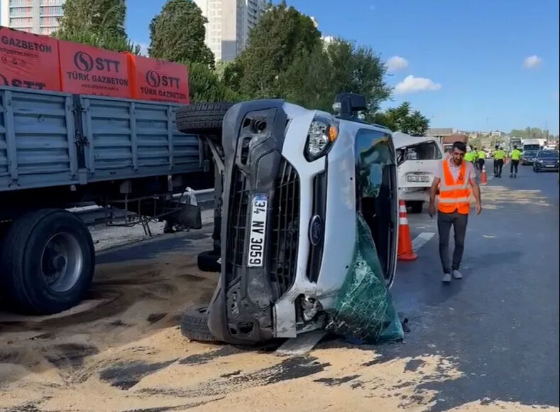 TEM Otoyolu Bahçeşehir-Mahmutbey yolunda 15 araçlık zincirleme kaza! Çok sayıda yaralı var - 3. Resim