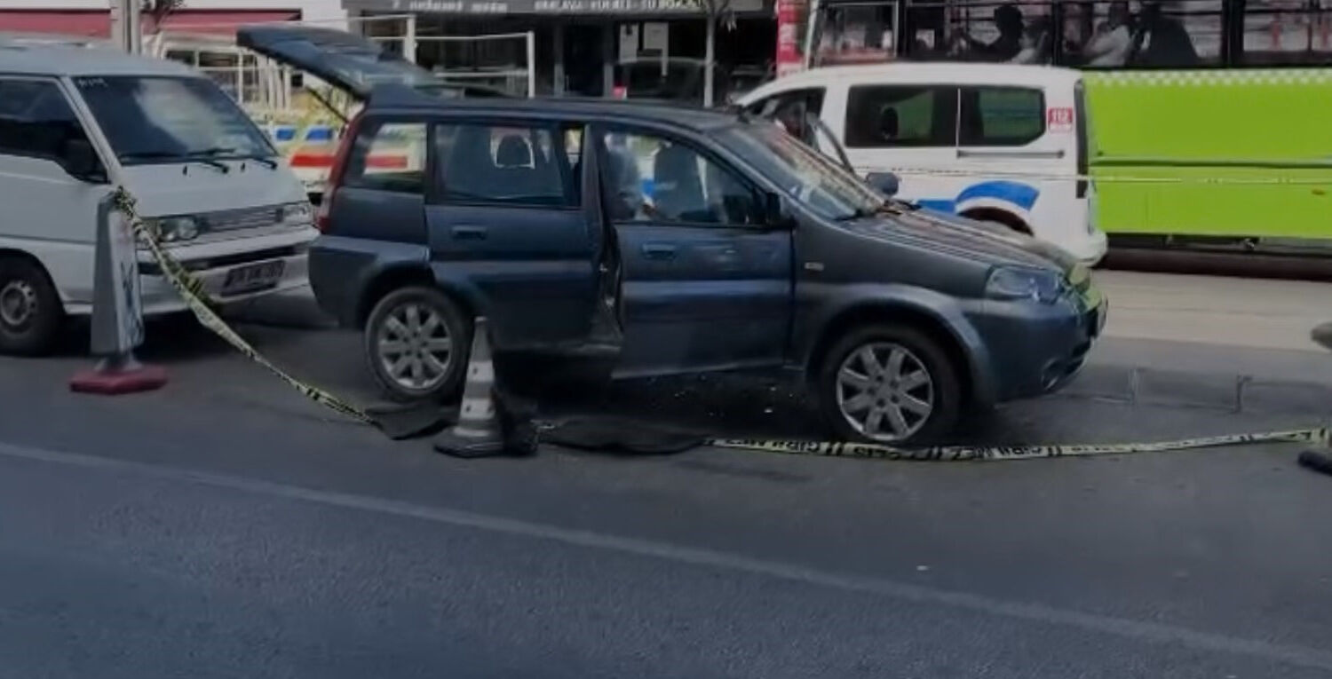 Trafikte korkunç olay! Okul müdür yardımcısı silahla vurularak öldürüldü Trafikte korkunç olay! Okul müdür yardımcısı silahla vurularak öldürüldü - 2. Resim