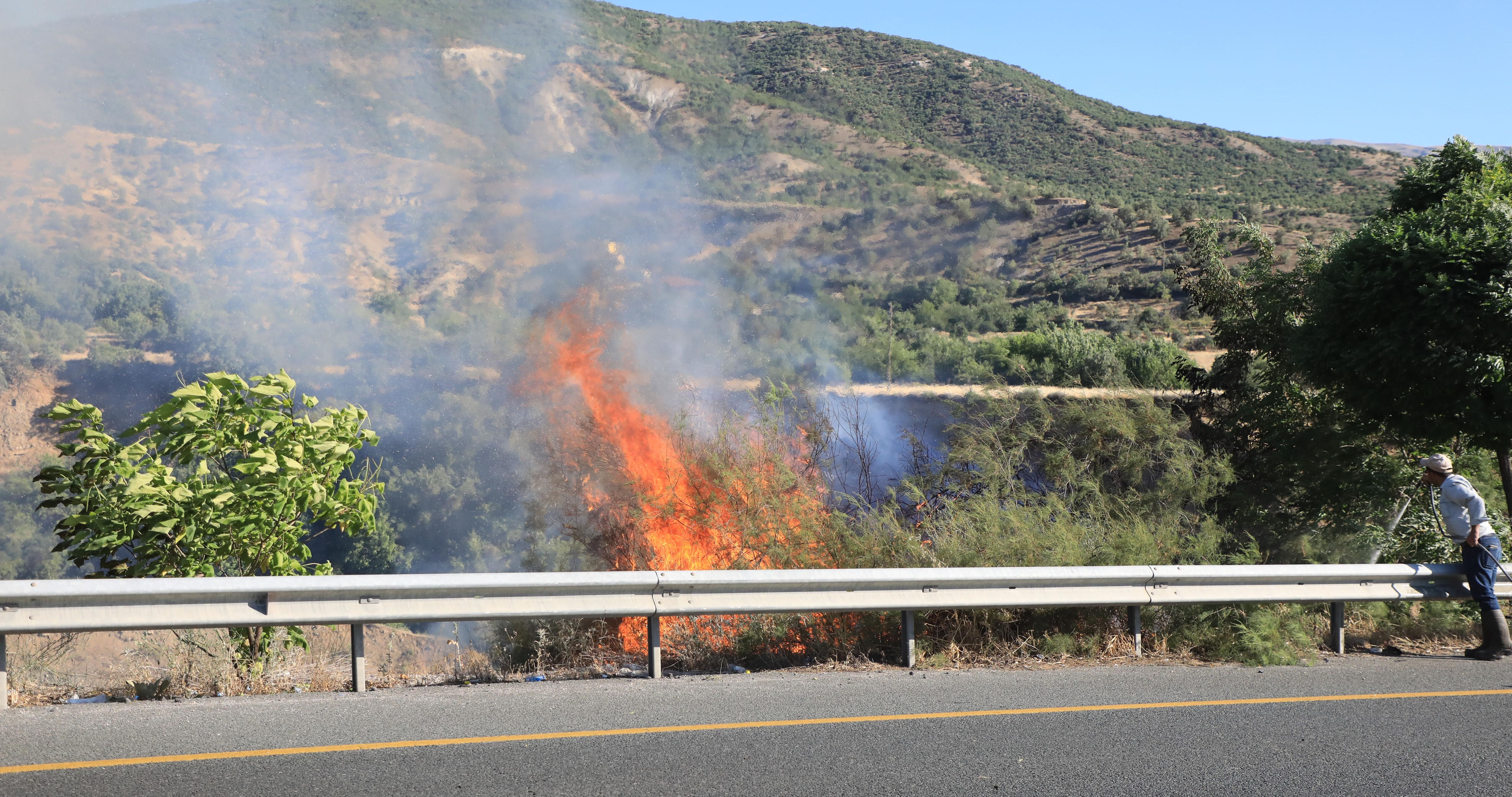 Türkiye'nin dört bir yanı alevlere teslim! Yangın antik kente sıçradı, ekipler müdahale ediyor - 5. Resim