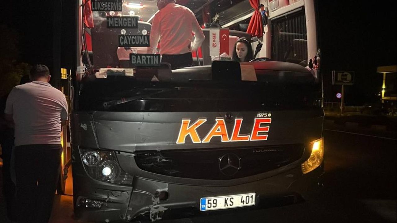 Zonguldak'ta yolcu otobüsü otomobille çarpıştı, yaralılar var - Gündem