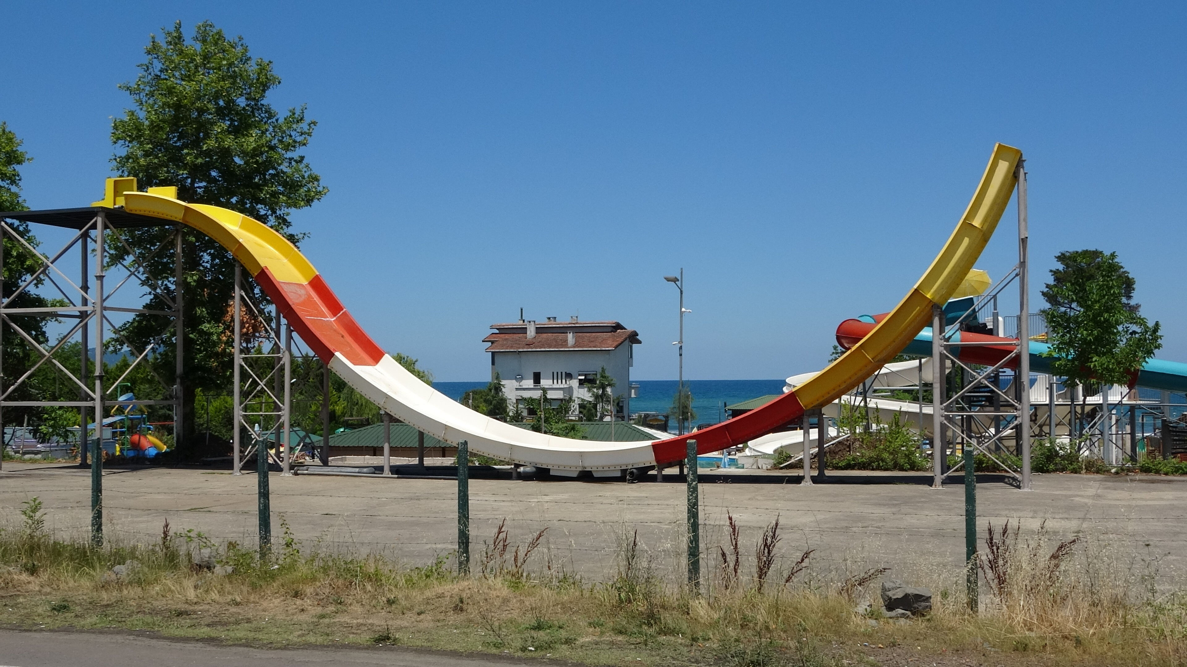 Aquapark havuzunda zincirleme facia! Elektrik akımına kapılan bir kişi öldü, 9 yaşındaki çocuk ağır yaralandı - 2. Resim